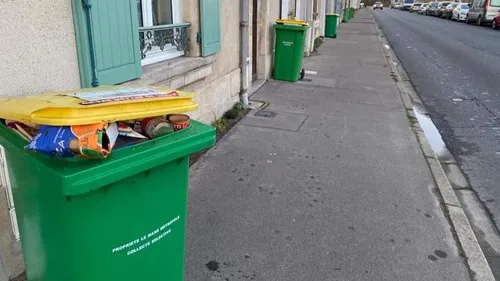 Le Mans : les éboueurs en grève, Stéphane Le Foll est en colère 